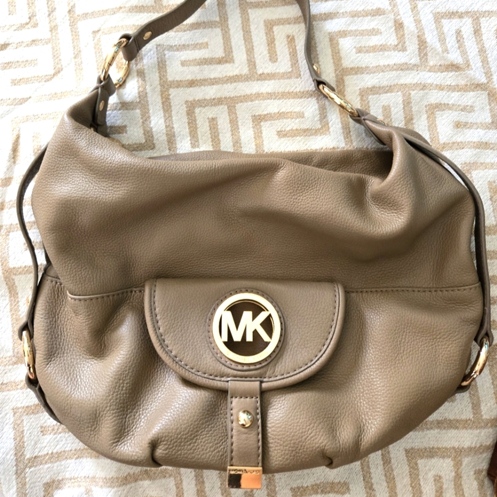 Tan Michael Kors Shoulder Bag